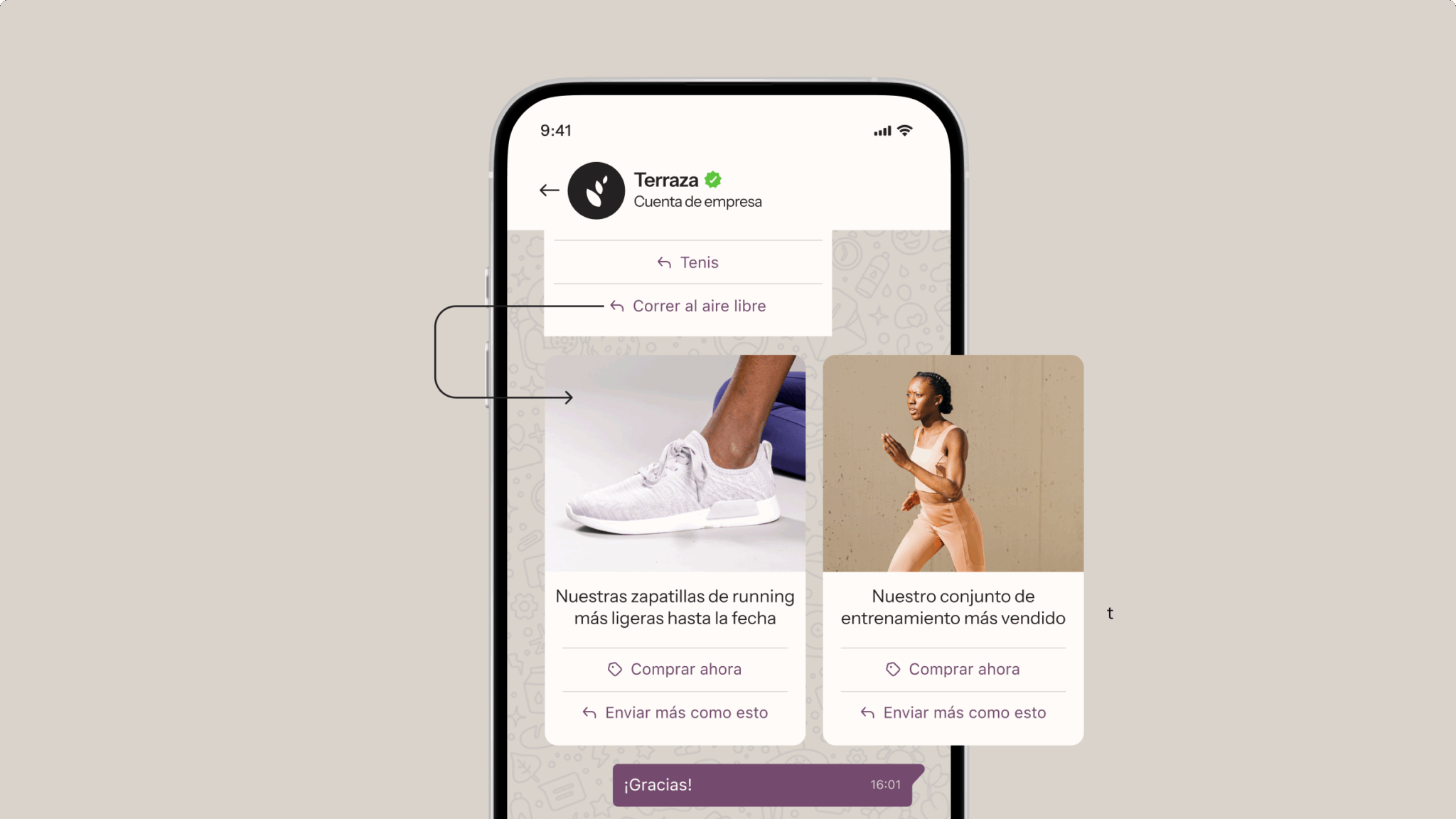 Smartphone en el que se muestra una cuenta de WhatsApp Business de «Terraza» con fichas de producto de zapatillas de running y un conjunto de artículos de entrenamiento