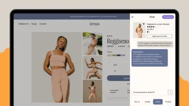 Interfaccia di shopping online per il reggiseno Lumen Elevate con assistenza tramite chat basata sull'IA. Modella che indossa il prodotto. Vengono mostrati il prezzo e le opzioni di colore.